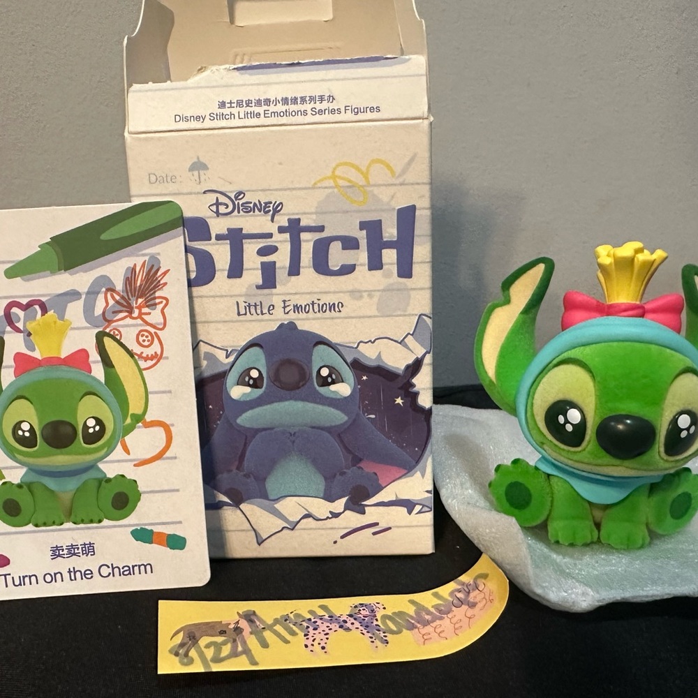 Pop Mart Disney Stitch Little Emotions SECRET Figure - Turn on the Charm